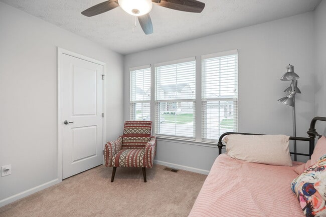 Building Photo - 194 Cresting Rd