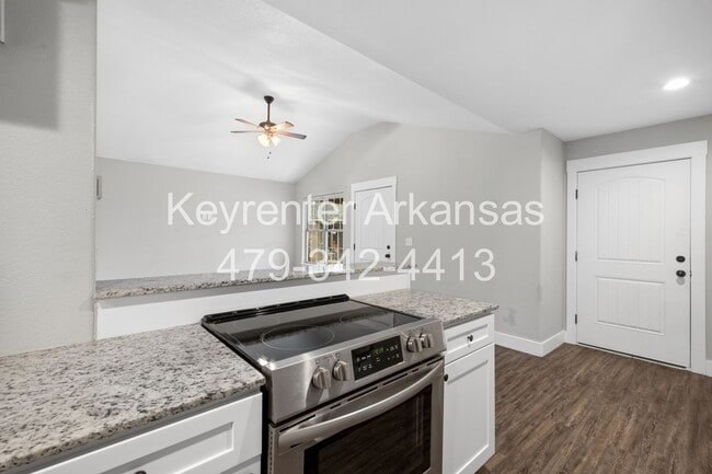 Building Photo - 445 Oakwoods Dr