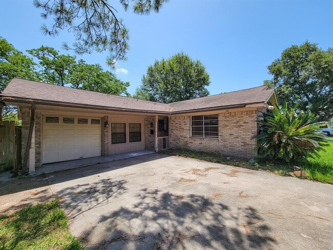 Primary Photo - 1703 Raintree Dr