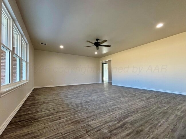 Building Photo - 2801 Daytona Ave