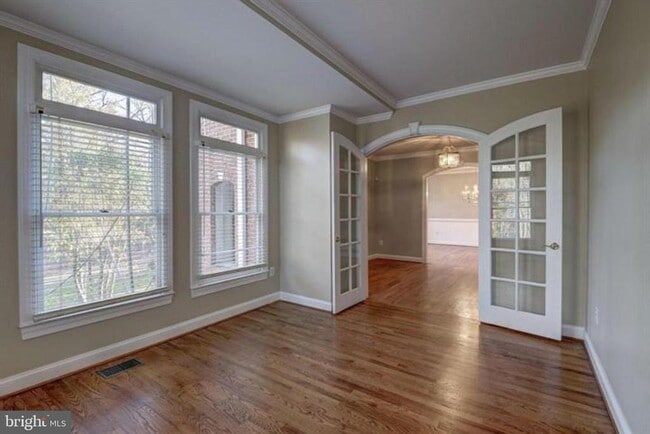 Building Photo - 2082 Hunters Crest Way