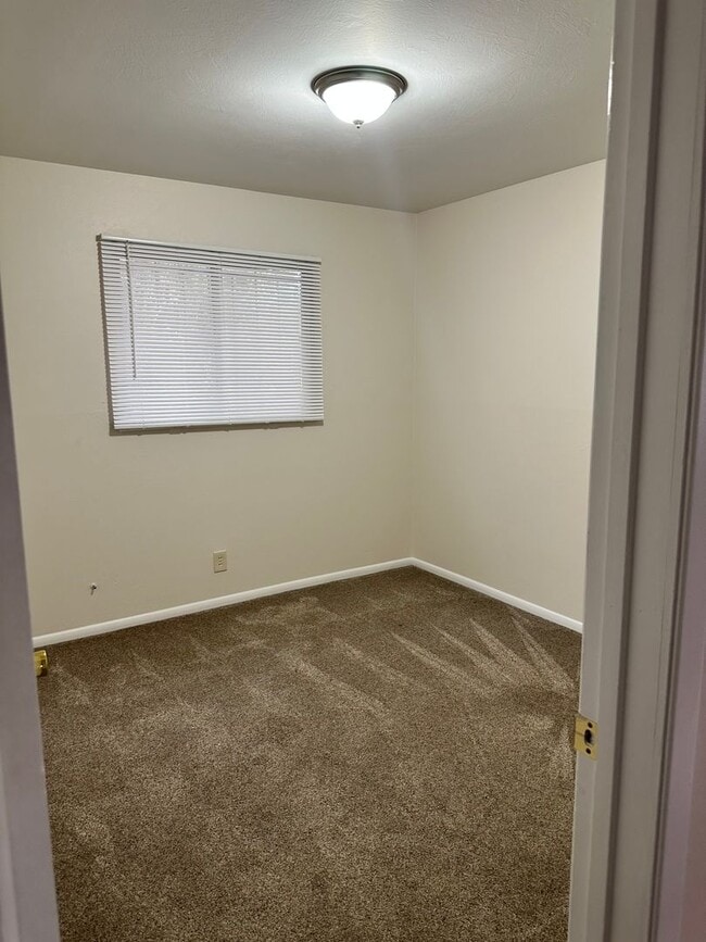 Building Photo - NE Property