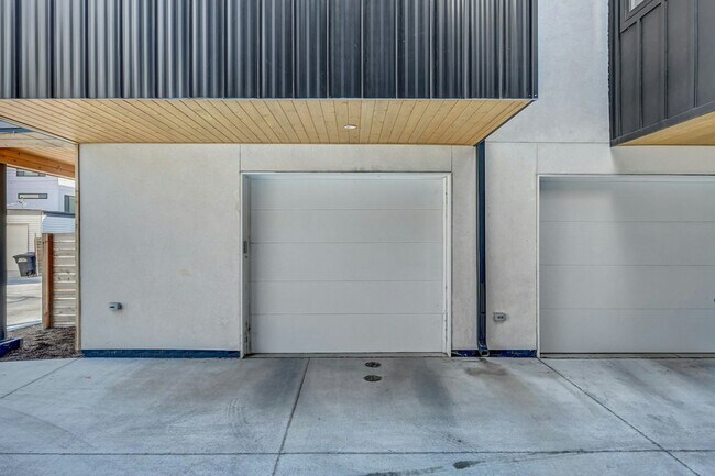 Building Photo - 3530 W Conejos Pl