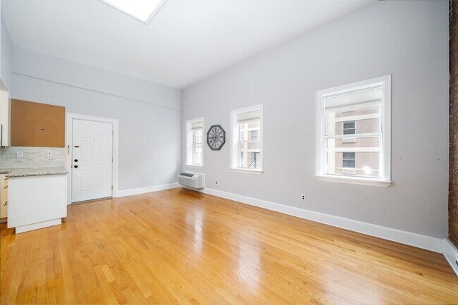 Building Photo - 309 1st St