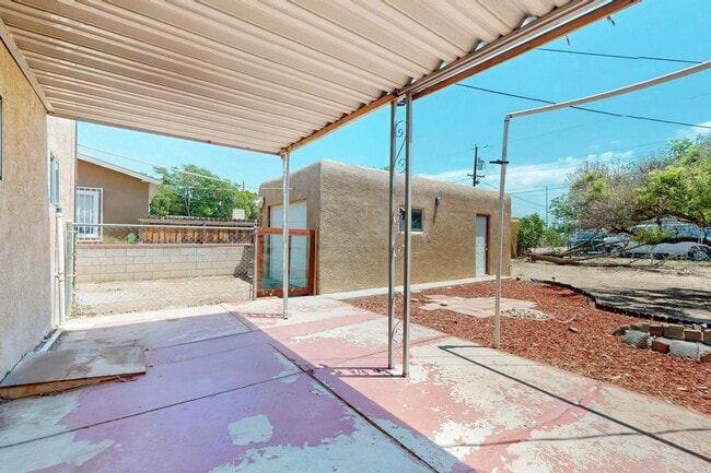 Building Photo - NEAR NORTH VALLEY PUEBLO 2 Bedroom  1 Bath...