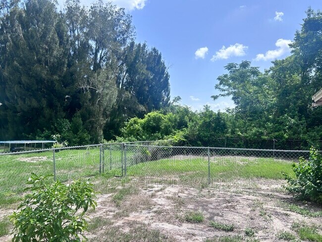 Building Photo - 3071 Park Ln