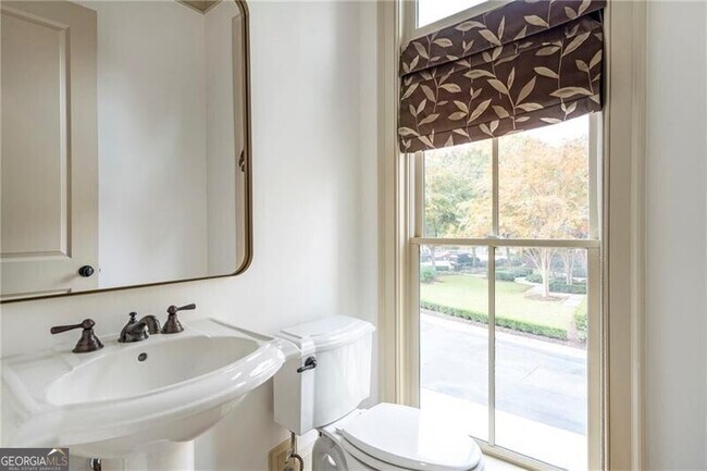 Building Photo - 58 Sheridan Dr NE