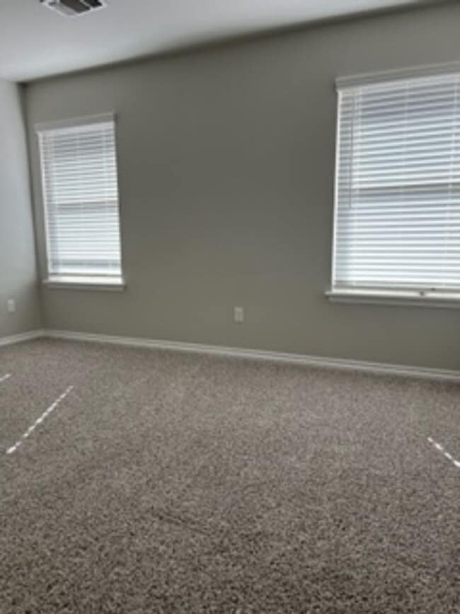Building Photo - This home will not last long!