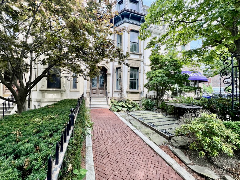 Building Photo - 1607 Tremont St