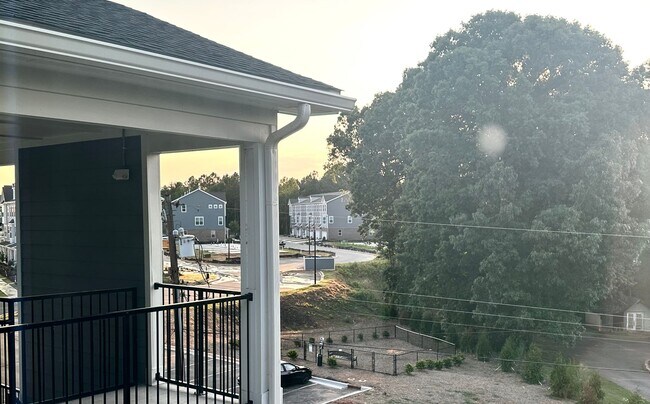 Building Photo - Lakefront living in Sherril's Ford