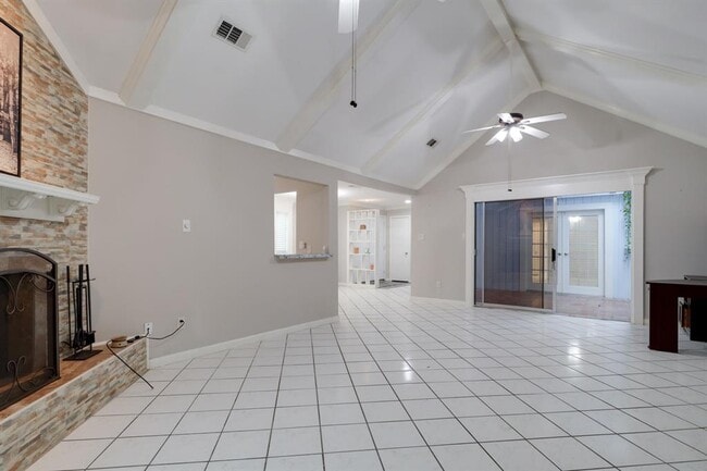 Building Photo - 2912 Camelot Ln