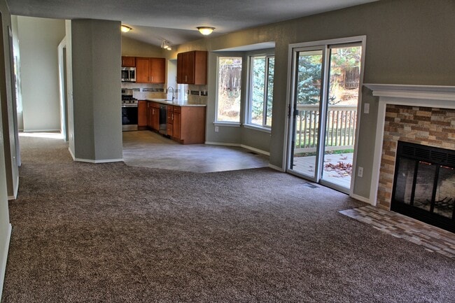 Building Photo - 10231 Travertine Pl