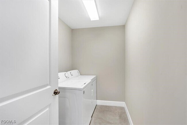 Building Photo - 1241 NW 37th Pl