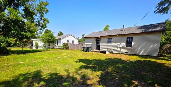Building Photo - Charming 3-Bedroom Del City Home with a Spacious Backyard