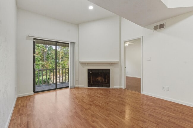 Building Photo - 2900 Woodrich Dr