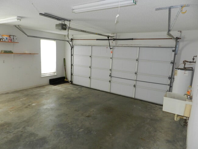 Building Photo - Spacious 4-Bedroom Home - Woodbine Springs