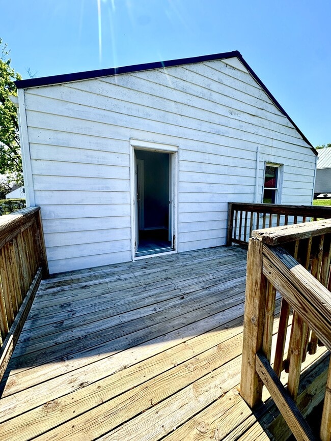 Building Photo - 105 Trail Dr