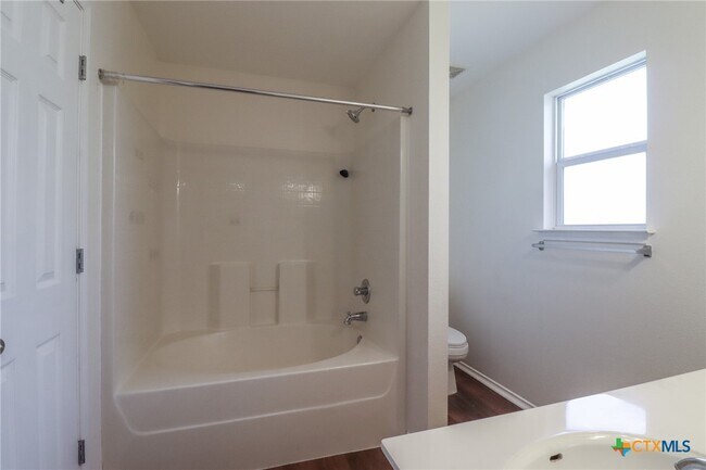 Building Photo - 7819 Bridgepointe Dr