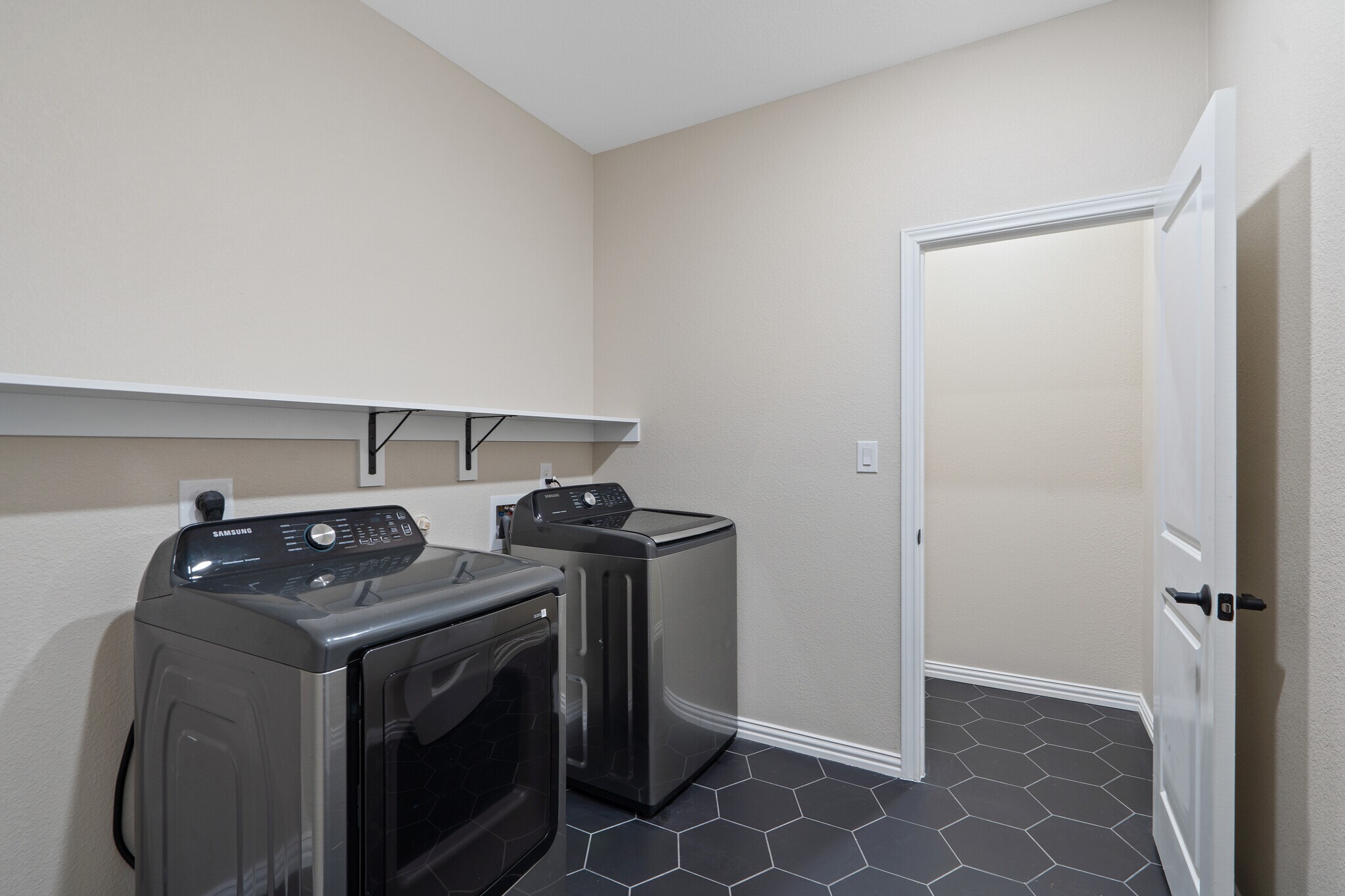 Building Photo - 2514 Carpenter Ave