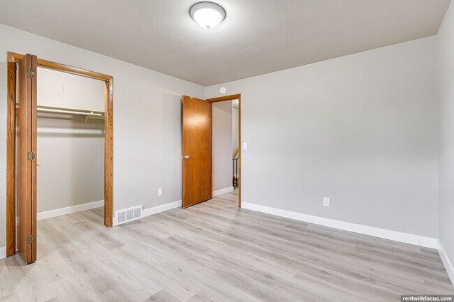 Building Photo - 1500 W Pershing St