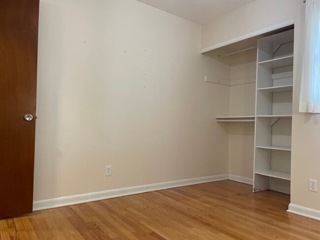 Building Photo - 1210 Acewood Blvd