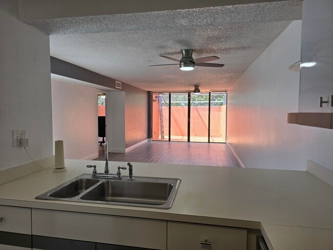 Building Photo - 10343 Greenhouse Rd