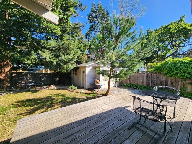 Building Photo - Charming Single Family Home in Downtown Palo Alto Available Now!