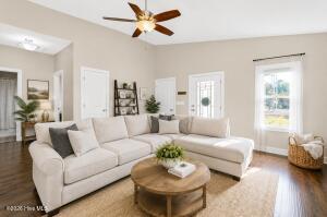 Building Photo - 2831 Country Club Dr