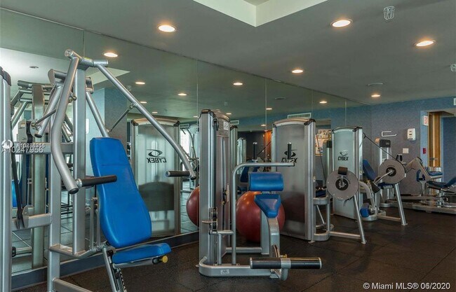 Building Photo - 7900 Harbor Island Dr