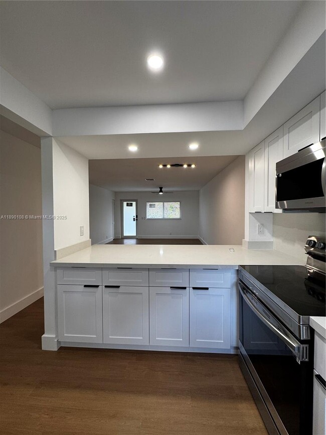 Building Photo - 1460 SW 24th Ct