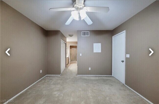 Building Photo - 8070 W Russell Rd