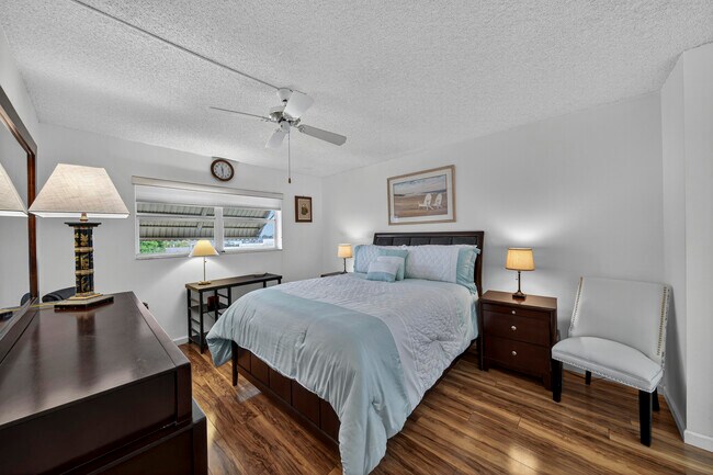 Building Photo - 804 SE 7th St