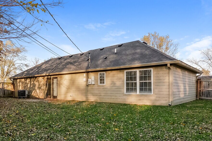 Building Photo - 450 Southgate Dr