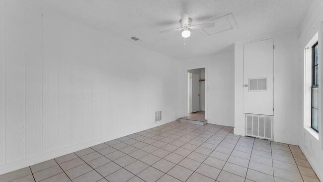 Building Photo - 848 Pecan Ln