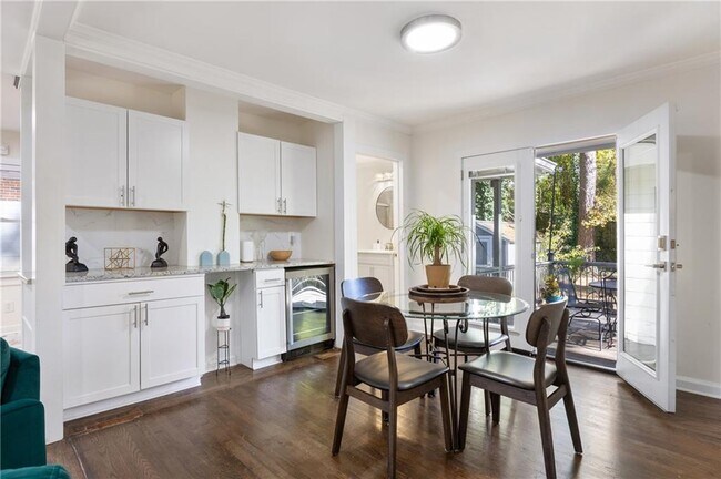 Building Photo - 1290 Glen Forest Way