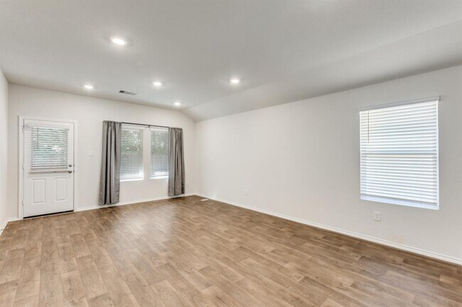 Building Photo - 250 Granary Dr