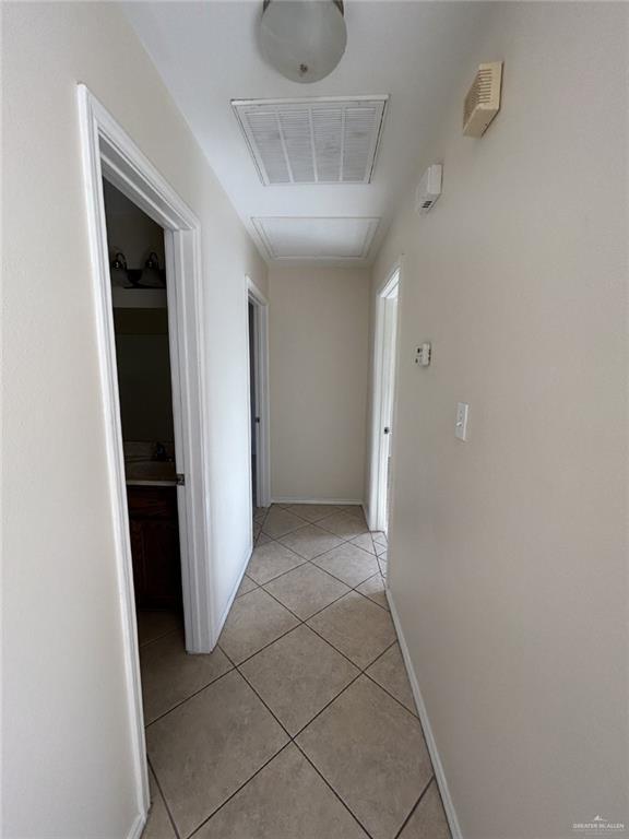 Building Photo - 206 W Albatross Ave