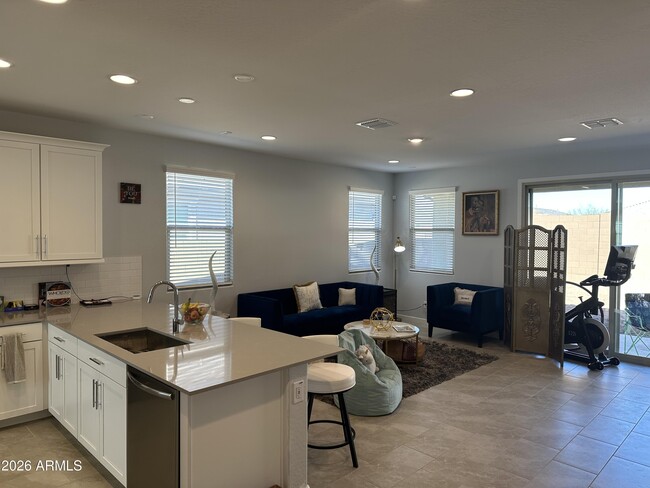 Building Photo - 8908 W Solano Dr