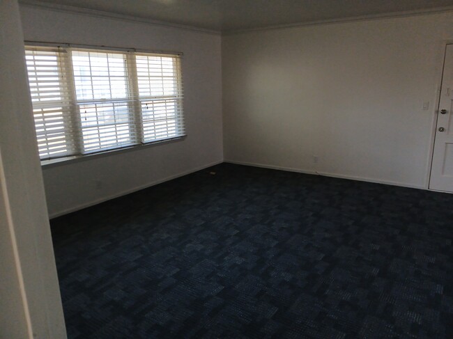 living room - 3316 W 77th St