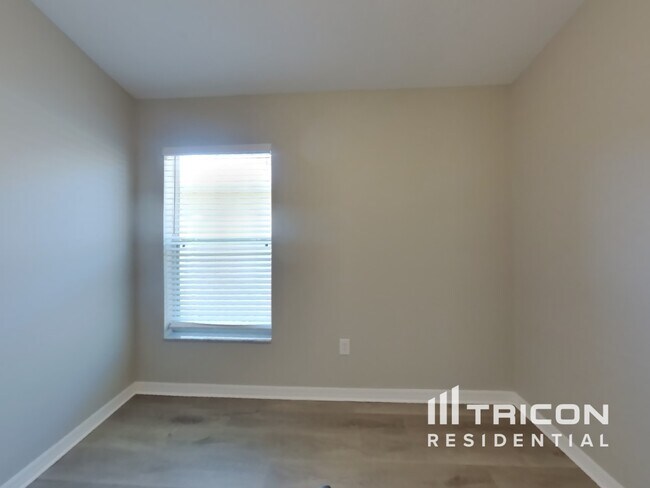 Building Photo - 3921 Langdrum Dr