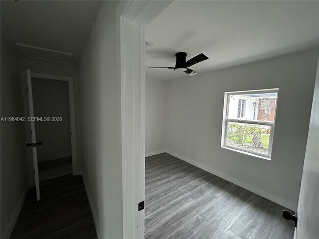 Building Photo - 4429 SW 21st St