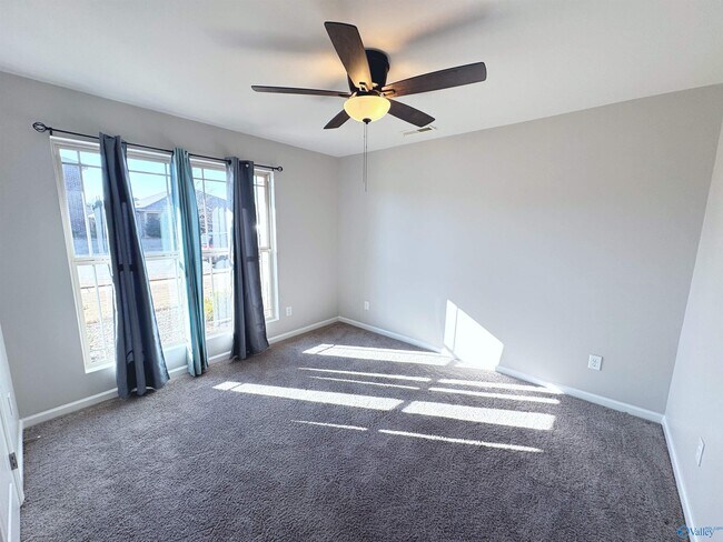 Building Photo - 121 Daymark Dr