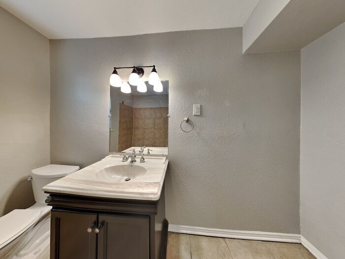 Building Photo - 5753 Wimbleton Way