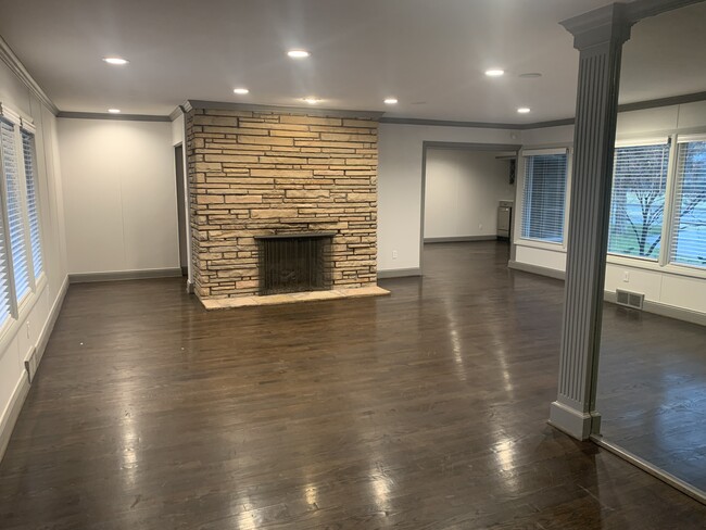 Building Photo - 1720 Dorchester Pl