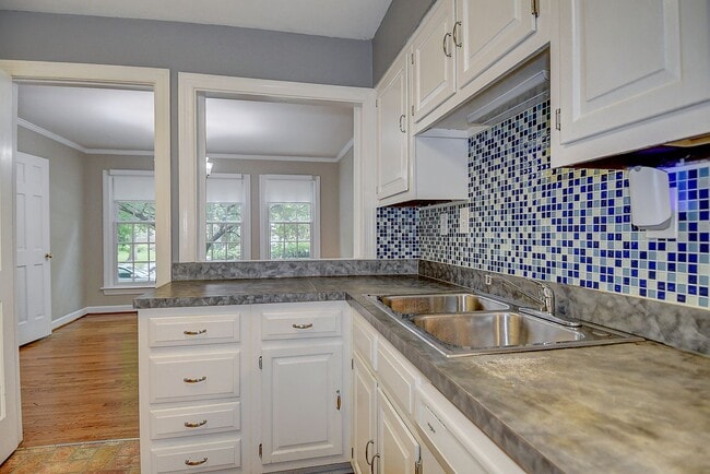 Building Photo - DOWNTOWN NORFOLK TOWNHOUSE