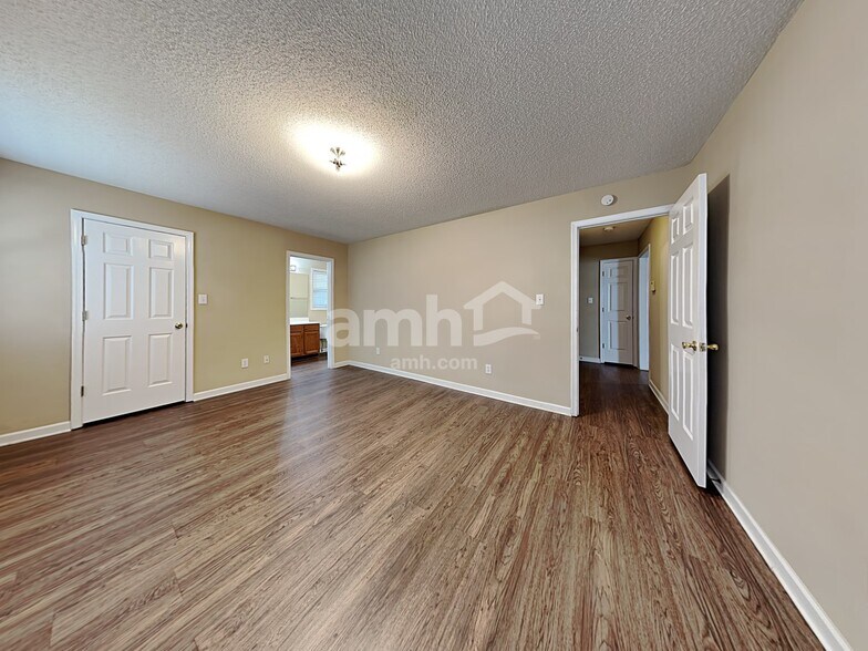 Building Photo - 1732 Ammons Dr