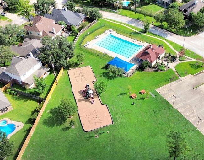 Building Photo - 9719 Goldenglade Dr
