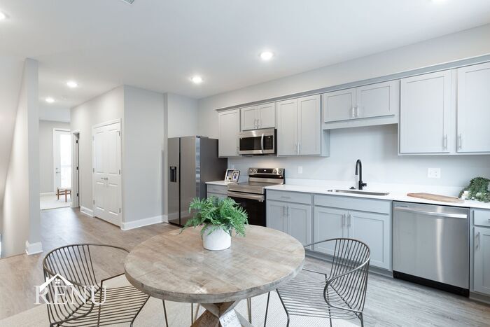 Building Photo - 2341 E 18th St