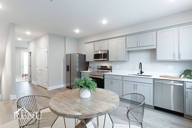 Building Photo - 2341 E 18th St