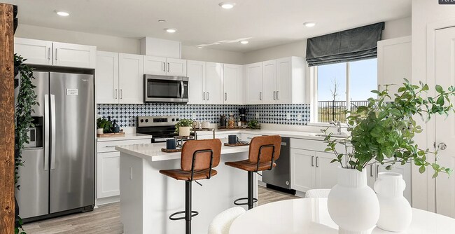 Building Photo - Beautiful Roseville Home! Please read entire ad for viewings!